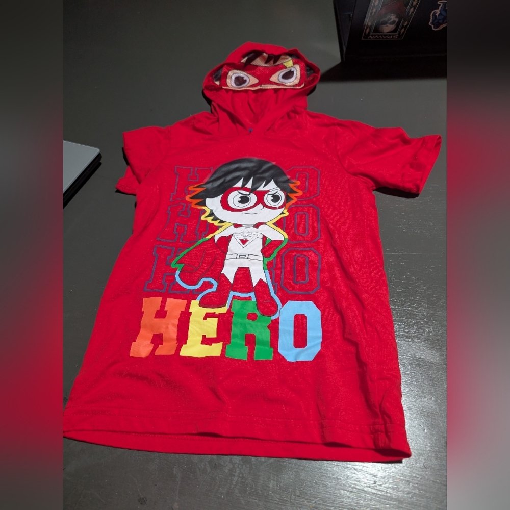 Ryan's World Short Sleeve T-Shirt With Hood And Ryan Mask Size 5